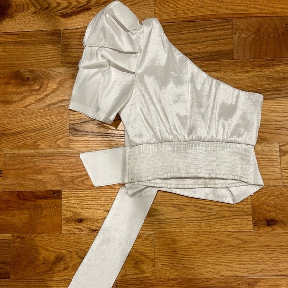 One Shoulder Cropped Top With Puffy Sleeve - Picture 2 of 7